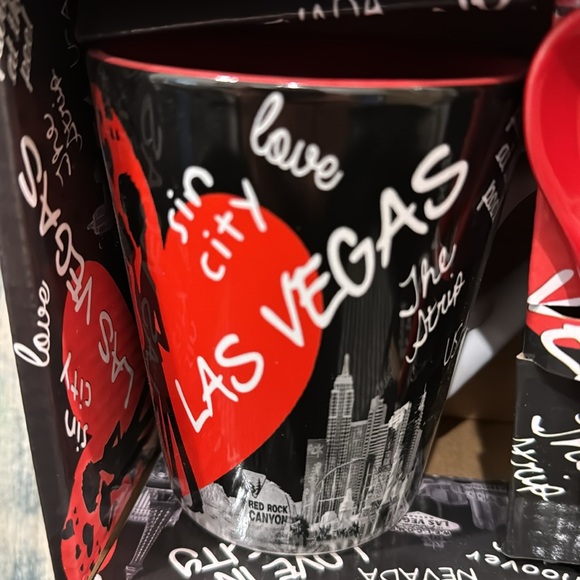 Las Vegas Commemorative Mug w/spoon - Picture 2 of 5